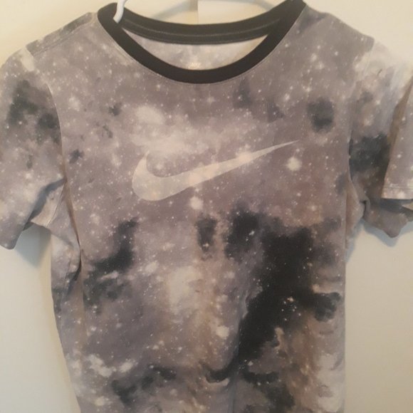 The Nike Tee Athletic Cut White & Black Paint Galaxy Women's TShirt Size L - Picture 3 of 4